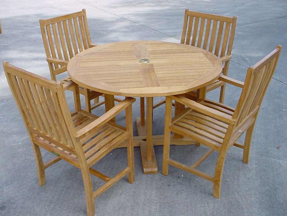 Teak Tosca Round Table With 4 Wilshire Arm Chairs