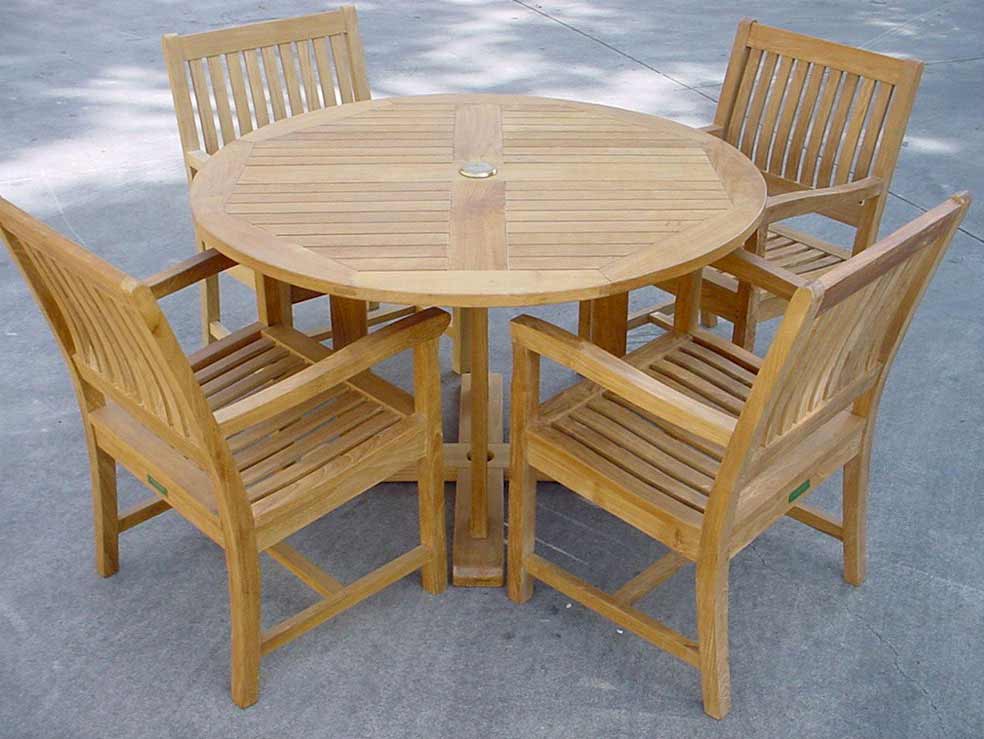 Teak Tosca Round Table With 4 Rialto Arm Chairs